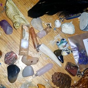 Mystery crystal/stones 4 pc